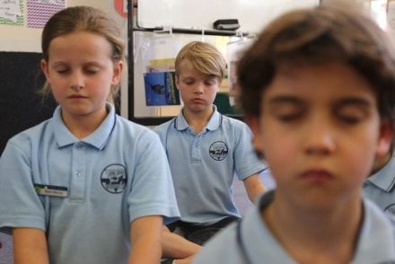 Australia: Học sinh nghiên cứu Phật giáo tăng, gây thiếu giáo viên