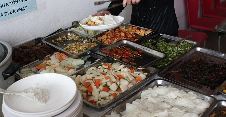 Quán cơm chay của người phụ nữ ung thư thoát khỏi ‘án tử’
