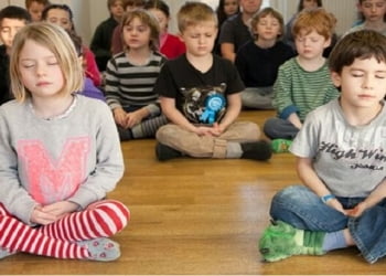 Trẻ tập thiền: Giúp con thông minh, bớt nghịch