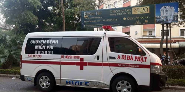 Bán đất mua xe cứu thương chở miễn phí, người ta từng nói tôi lừa đảo