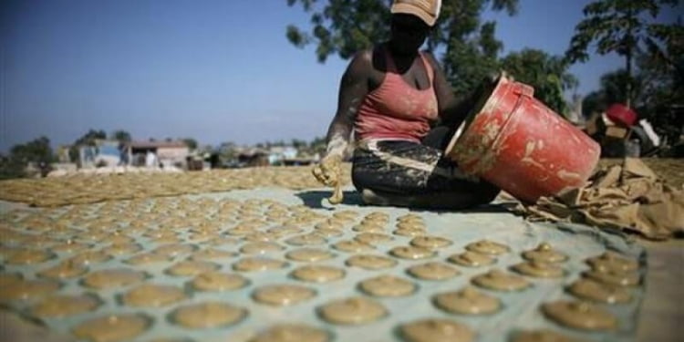 Bánh làm từ Bùn cứu sống hàng trăm ngàn người Haiti